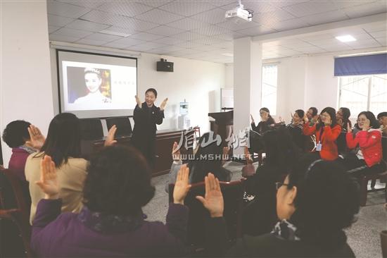 社交禮儀課現(xiàn)場。.jpg