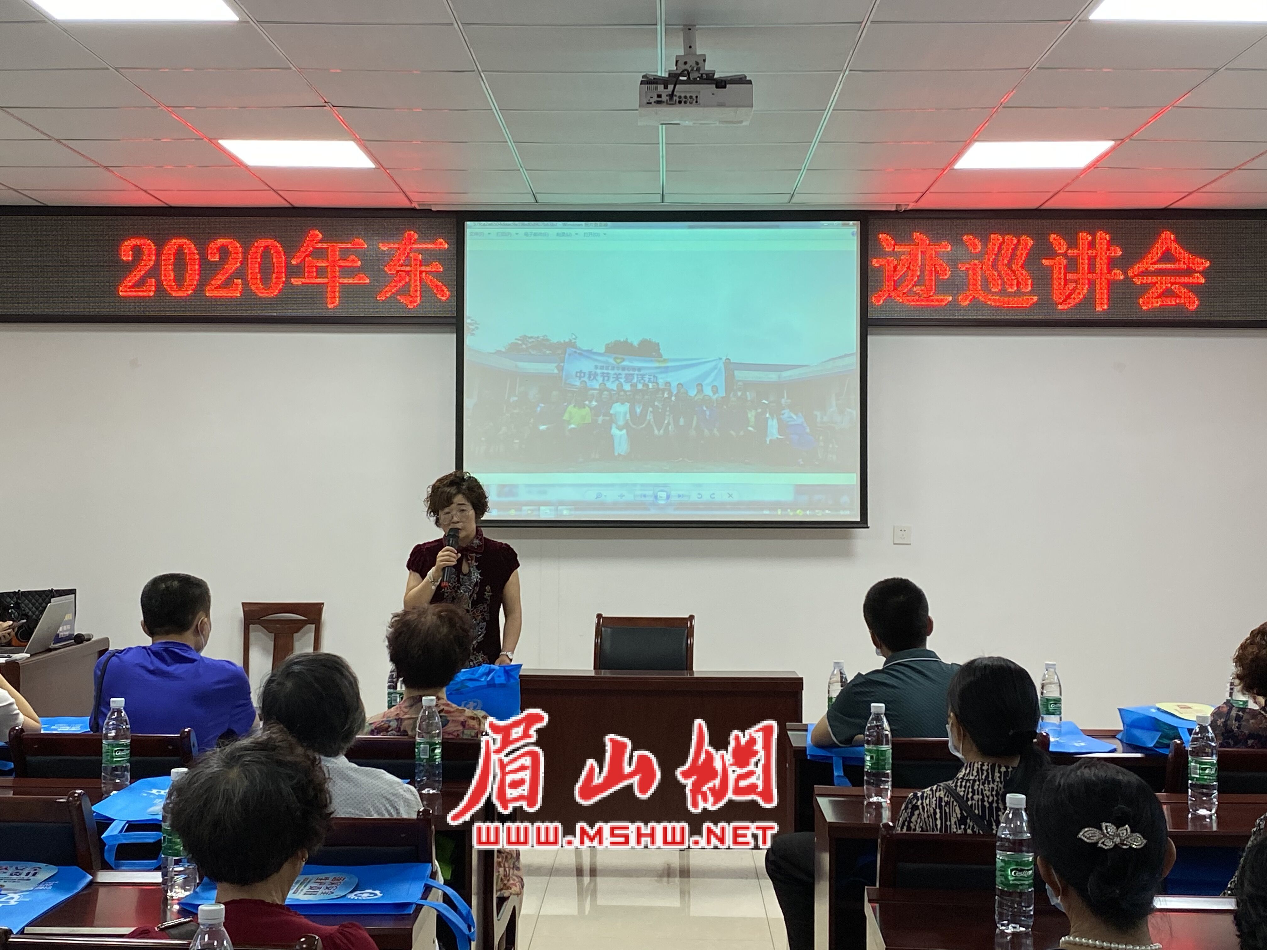 雷澤珍現(xiàn)場(chǎng)分享自己熱愛公益事業(yè)的事跡。.jpg