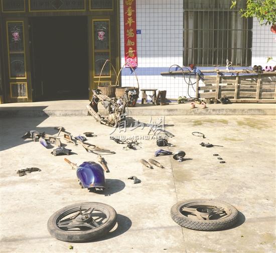 被拆解的肇事摩托車零部件。.jpg