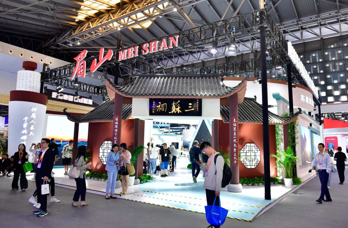 眉山館吸引眾多嘉賓前來參觀。眉山日?qǐng)?bào)全媒體記者 廖波 攝.jpg