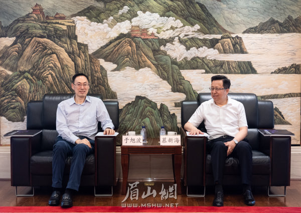 慕新海會(huì)見(jiàn)于旭波一行。 楊槐 攝.jpg