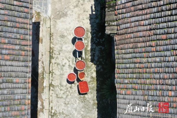 余家碥景區(qū)內(nèi)煙火氣十足。
