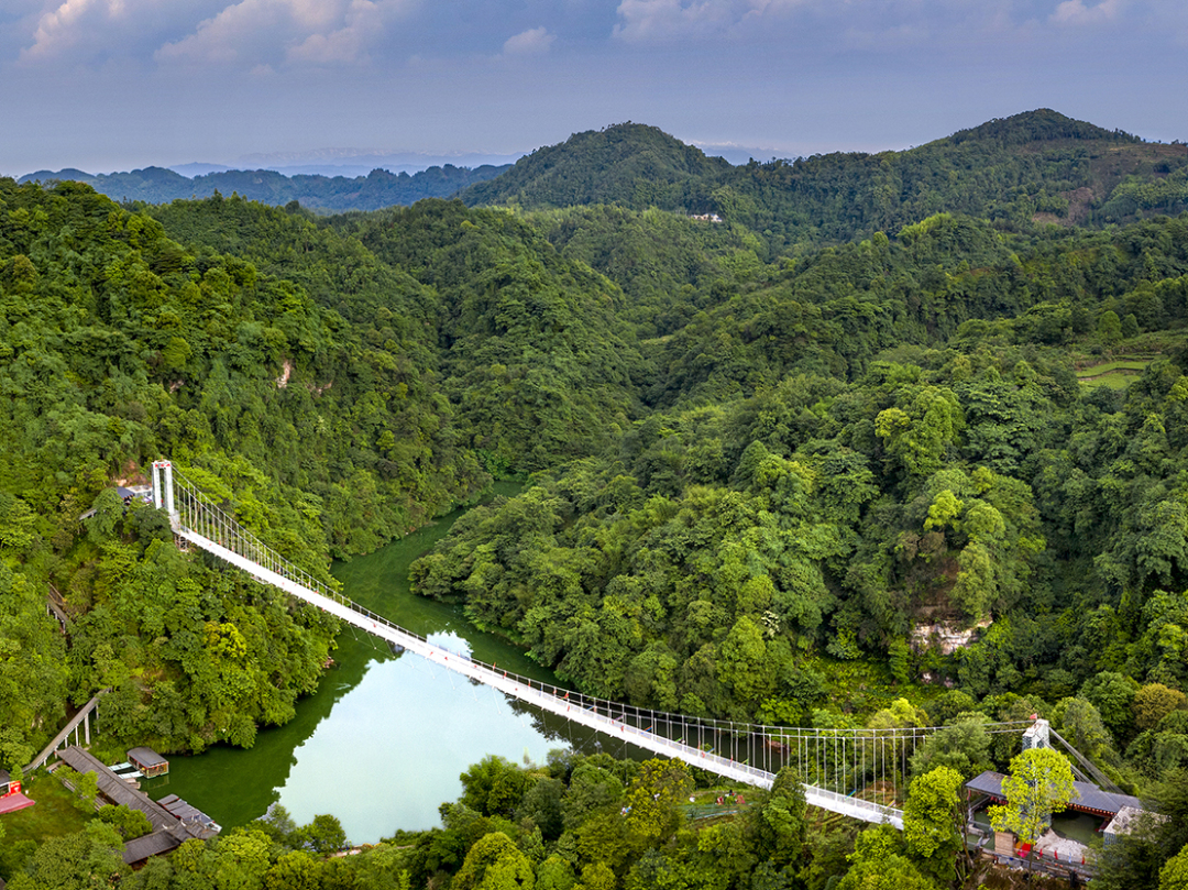 老峨山玻璃棧道。.jpg