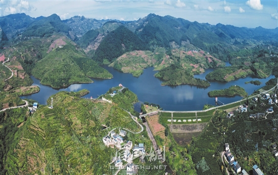 生態(tài)梅灣湖。.jpg