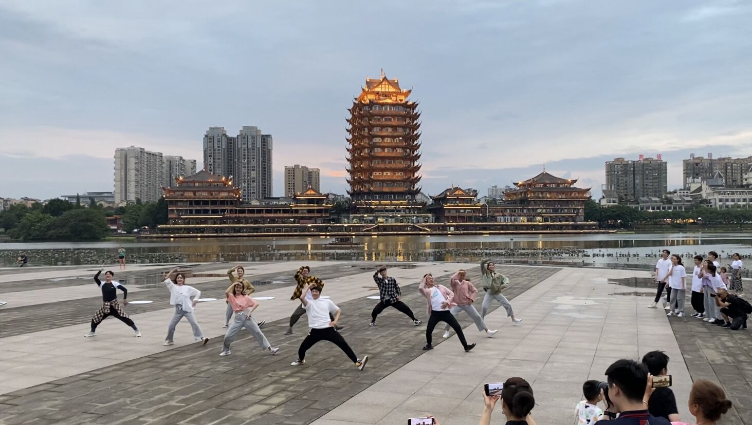 精彩的舞蹈。