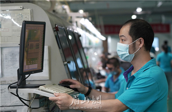 在企業(yè)上班的工人。.jpg