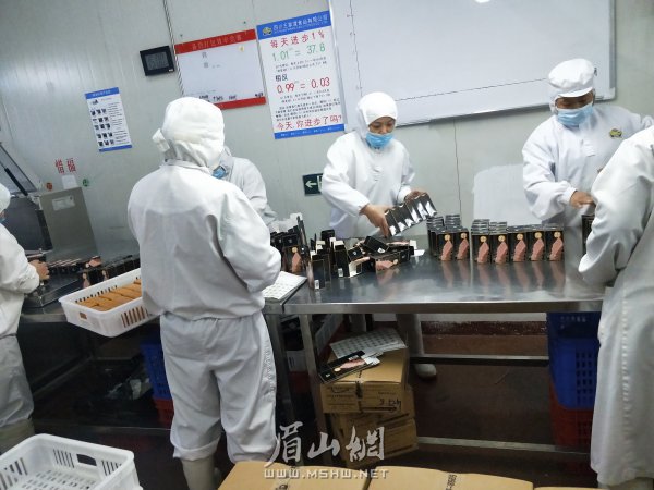忙碌的生產(chǎn)車間。