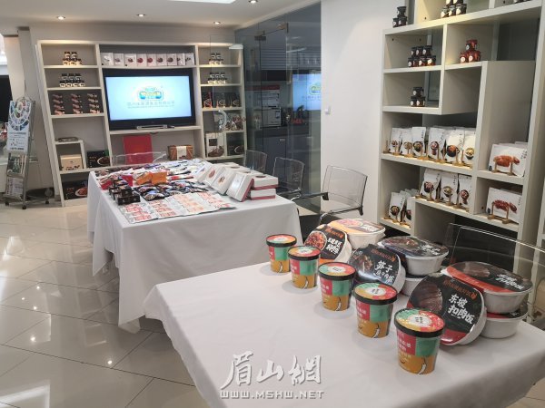 王家渡食品公司積極研發(fā)新產(chǎn)品，適應(yīng)電商銷售。