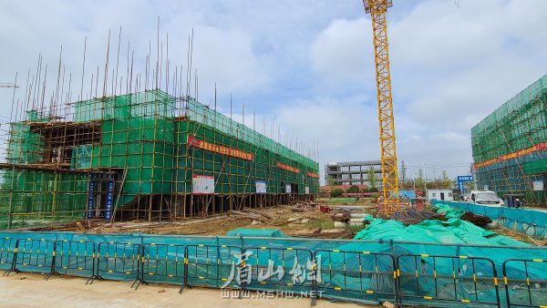樂凱新材電子材料研發(fā)及產(chǎn)業(yè)基地項目建設(shè)現(xiàn)場。