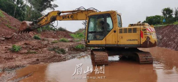 省道104線丹名路丹棱段項目清淤排障。