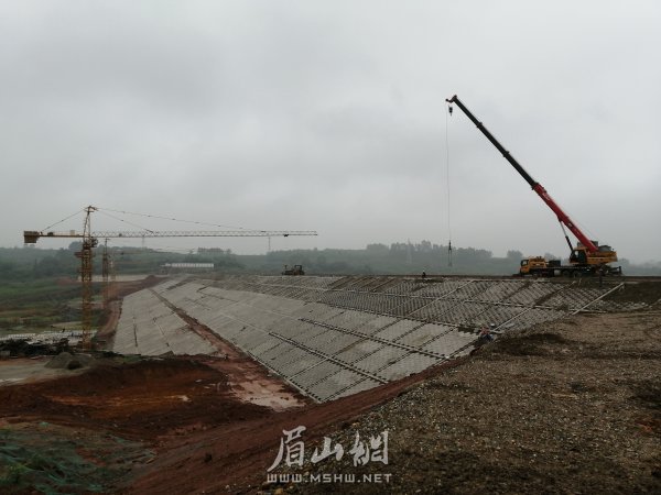 穆家溝水庫加緊建設(shè)中。