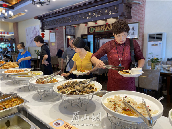 食客少量取餐食。.jpg