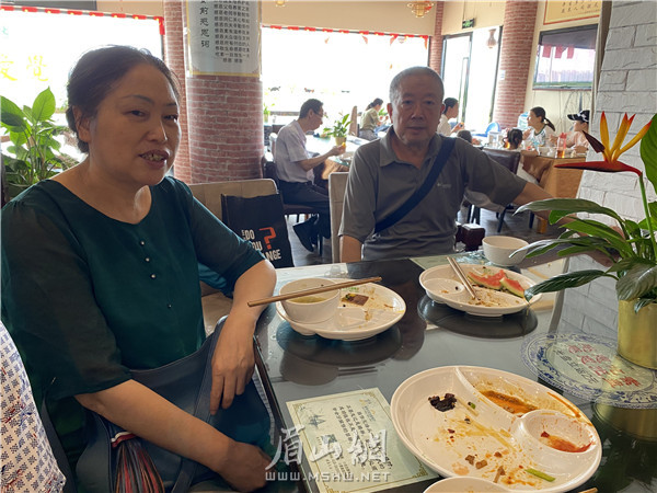 食客自覺做到光盤。.jpg