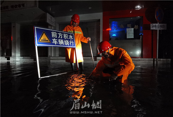 汛期清障。.jpg