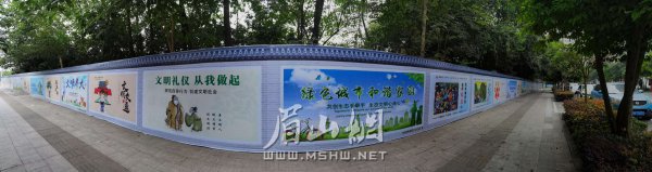 “雙創(chuàng)”宣傳墻不僅為街道增添亮色，也在時刻提醒人們注意文明。