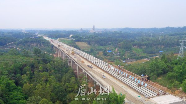 成宜高速全線貫通后，成眉連接再添快速通道。（資料圖片）