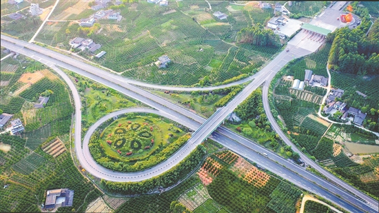 丹棱全力構(gòu)建立體交通網(wǎng)。