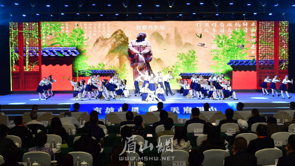 開場演出。