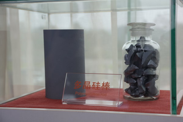 樂山“綠色硅谷”生產(chǎn)的硅棒成品，被廣泛應(yīng)用到光伏與電子信息技術(shù)項(xiàng)目中。