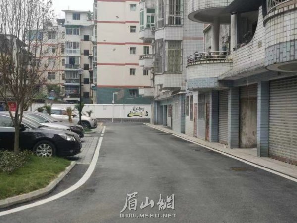 東坡區(qū)銀杏花園改造后。