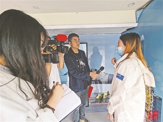 澎湃新聞解說員揭秘活動(dòng)背后的故事。
