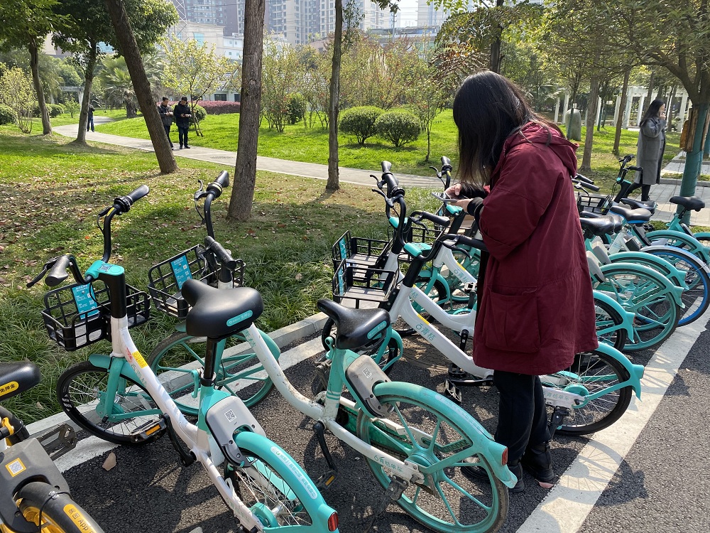 騎行共享單車，健康又環(huán)保。.png