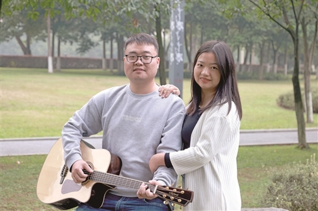 趙國權(quán)和妻子張蓉梅。