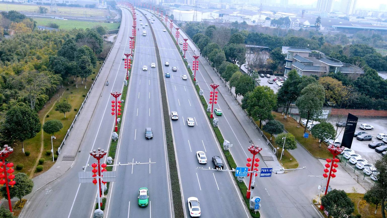 道路上的春節(jié)氛圍營造。
