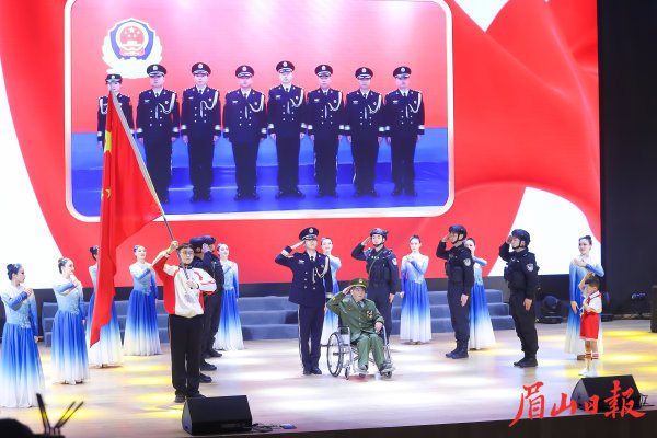  舞蹈《新征程》展現(xiàn)了人民警察為人民的錚錚誓言。
