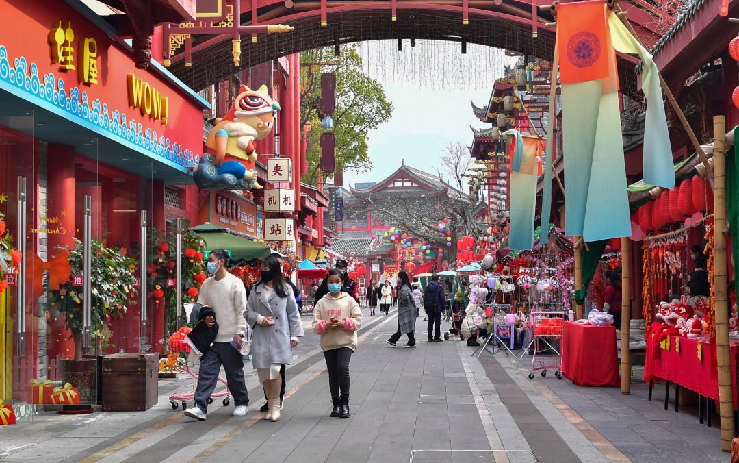 市民游覽東坡水街。.jpg