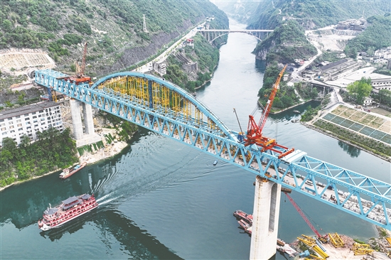 渝湘高鐵建設(shè)忙。