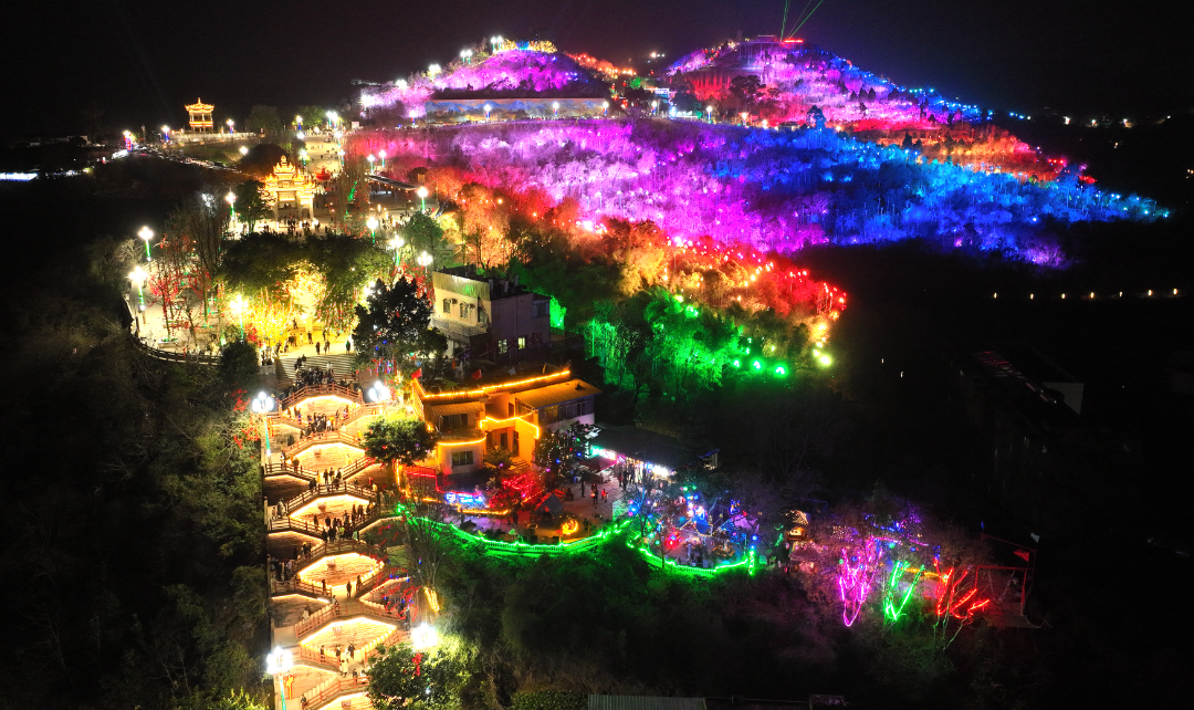 “兩山一河”美麗的夜景。 郭僑 攝.jpg