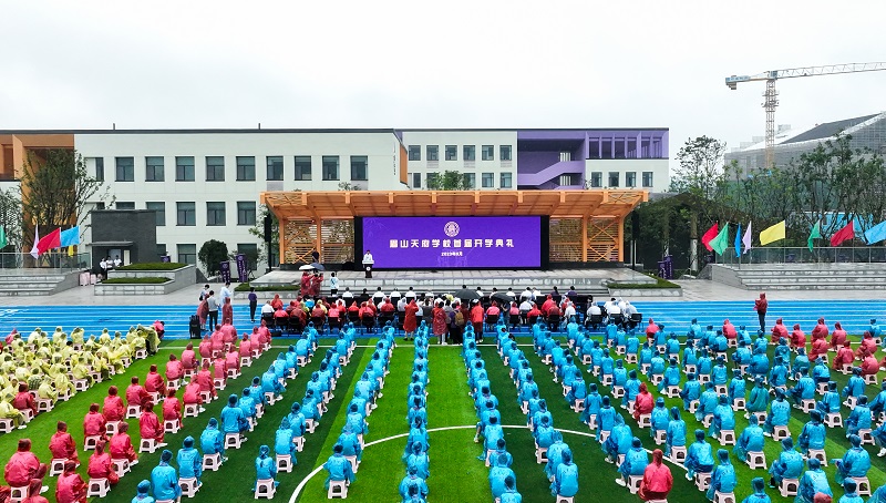 開學(xué)典禮現(xiàn)場。