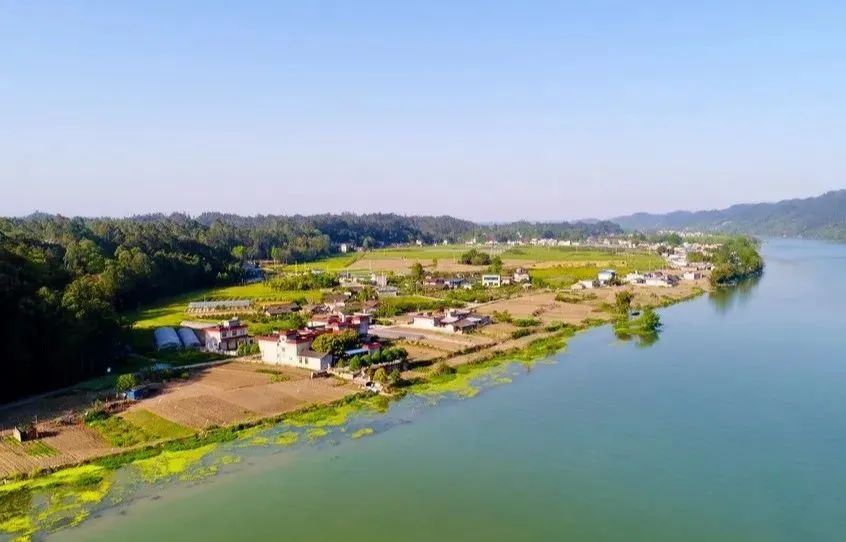 青神縣瑞峰鎮(zhèn) 岷水之濱古中巖。滕禮建攝