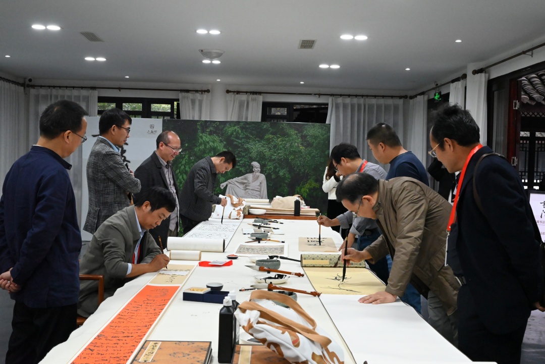 國內(nèi)外專家論道東坡書法。