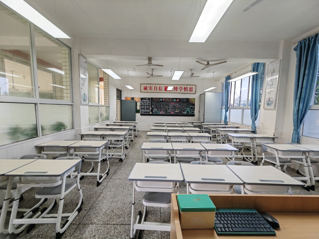 專用護(hù)眼燈改造，惠及學(xué)子。