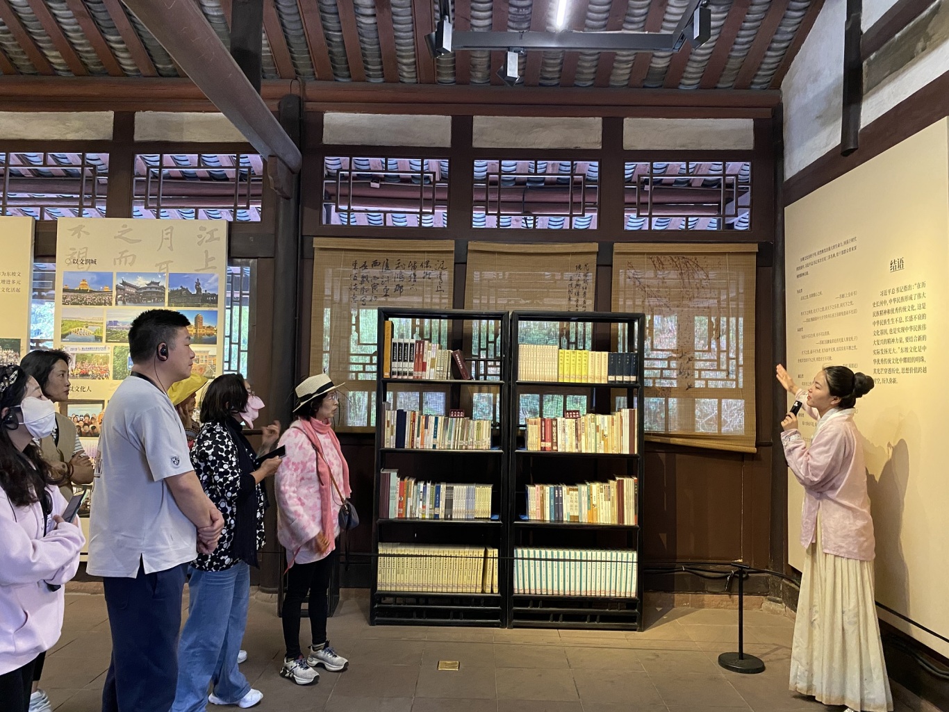 游客文明游景區(qū)。.jpg