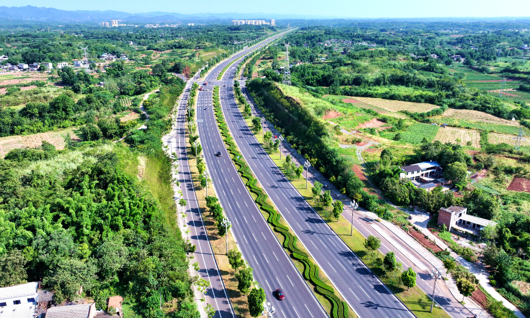  寬闊的道路整潔又美觀。