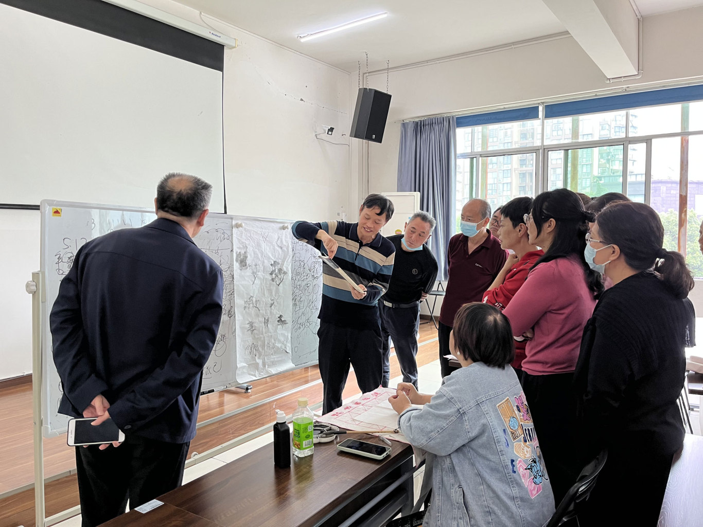 全民藝術(shù)普及培訓(xùn)，開展國畫班.jpg