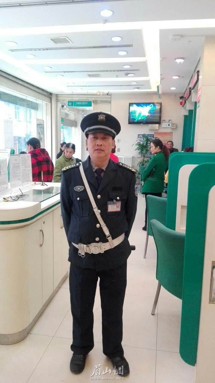 工作中的袁顯華。.jpg