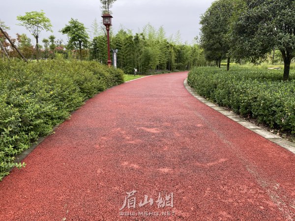 公園步道干凈整潔。