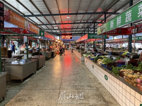 市場內(nèi)干凈衛(wèi)生。